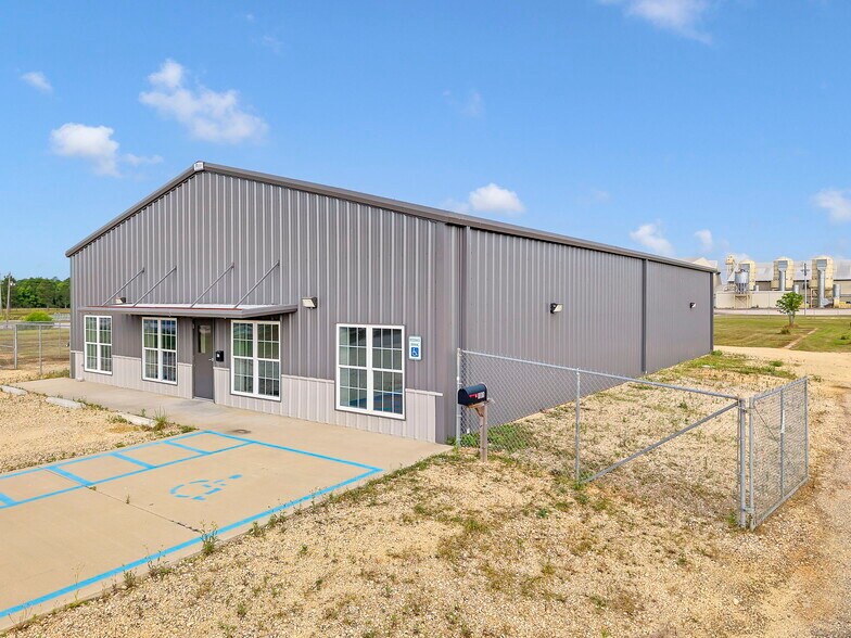 188 Carpet Dr, Atmore, AL à louer - Photo principale – Image 2 sur 70