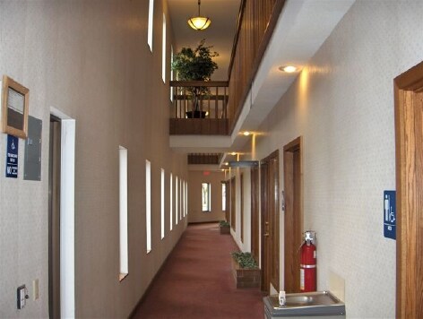 1101 W Clairemont Ave, Eau Claire, WI à louer - Photo de l’immeuble – Image 2 sur 6