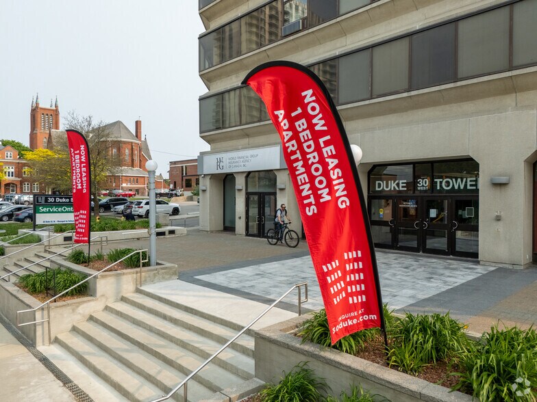 30-32 Duke St W, Kitchener, ON à louer - Photo de l’immeuble – Image 2 sur 3