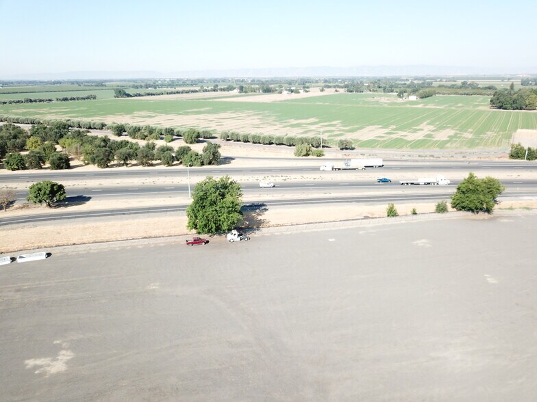 R2E Freeway Drive, Woodland, CA à louer - Photo de l’immeuble – Image 2 sur 12