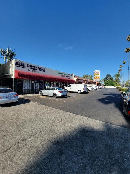 19740 Sherman Way, Winnetka, CA à vendre - Photo de l’immeuble – Image 1 sur 5