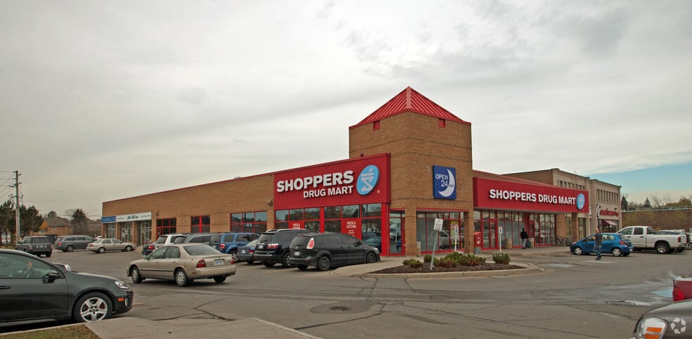10660 Yonge St, Richmond Hill, ON à louer - Photo de l’immeuble – Image 1 sur 2