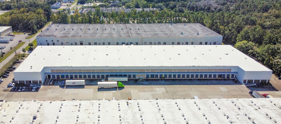 460 Ellis Rd N, Jacksonville, FL à louer - Photo de l’immeuble – Image 2 sur 8