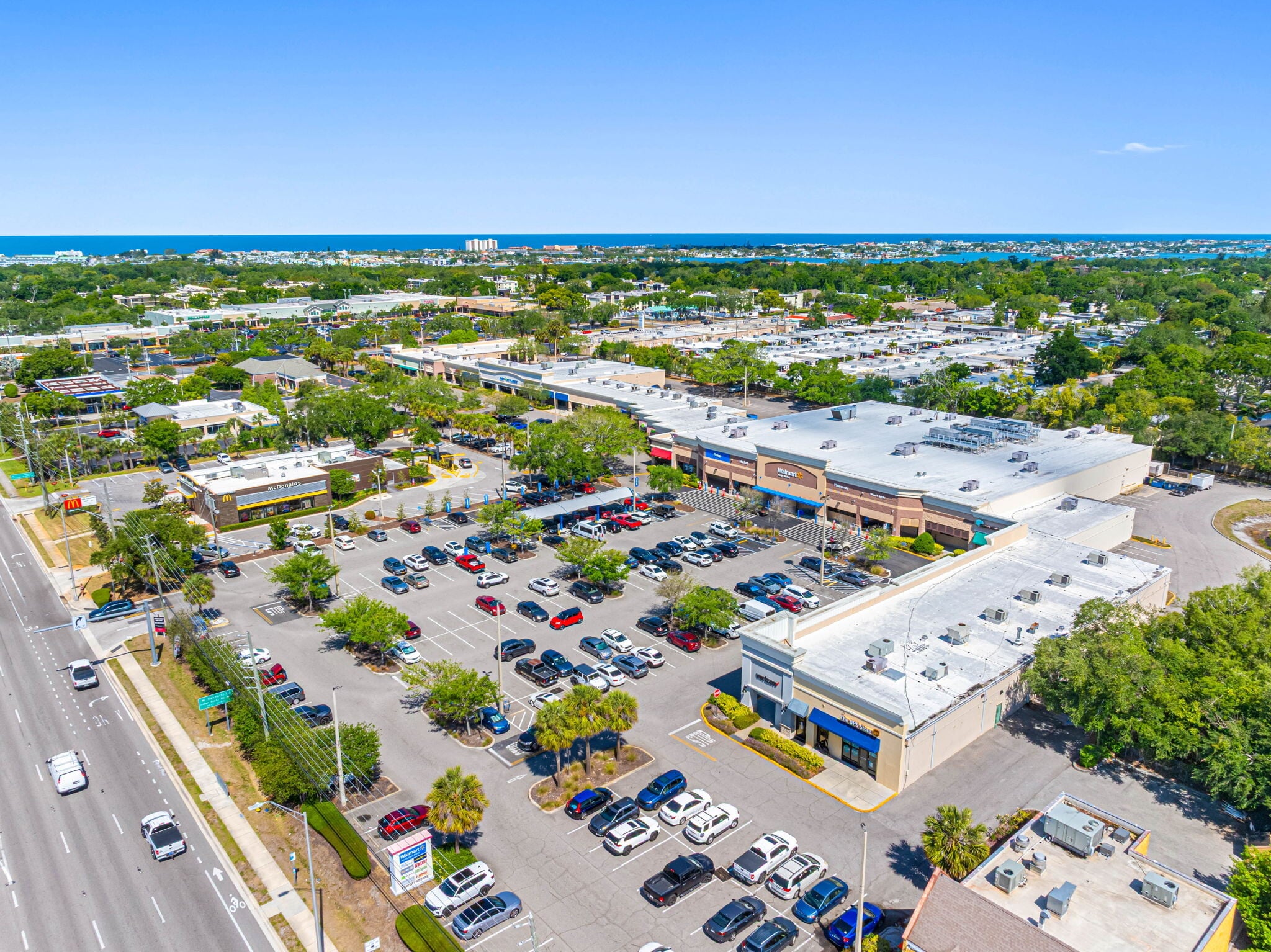 13801-13847 Walsingham Rd, Largo, FL à louer Photo intérieure– Image 1 sur 4