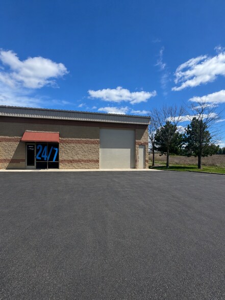 W5037 Amy Ave, Kaukauna, WI à louer - Photo de l’immeuble – Image 3 sur 6