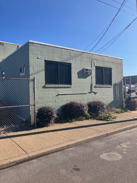 865 2nd Ave, Coraopolis, PA à louer - Photo de l’immeuble – Image 2 sur 12