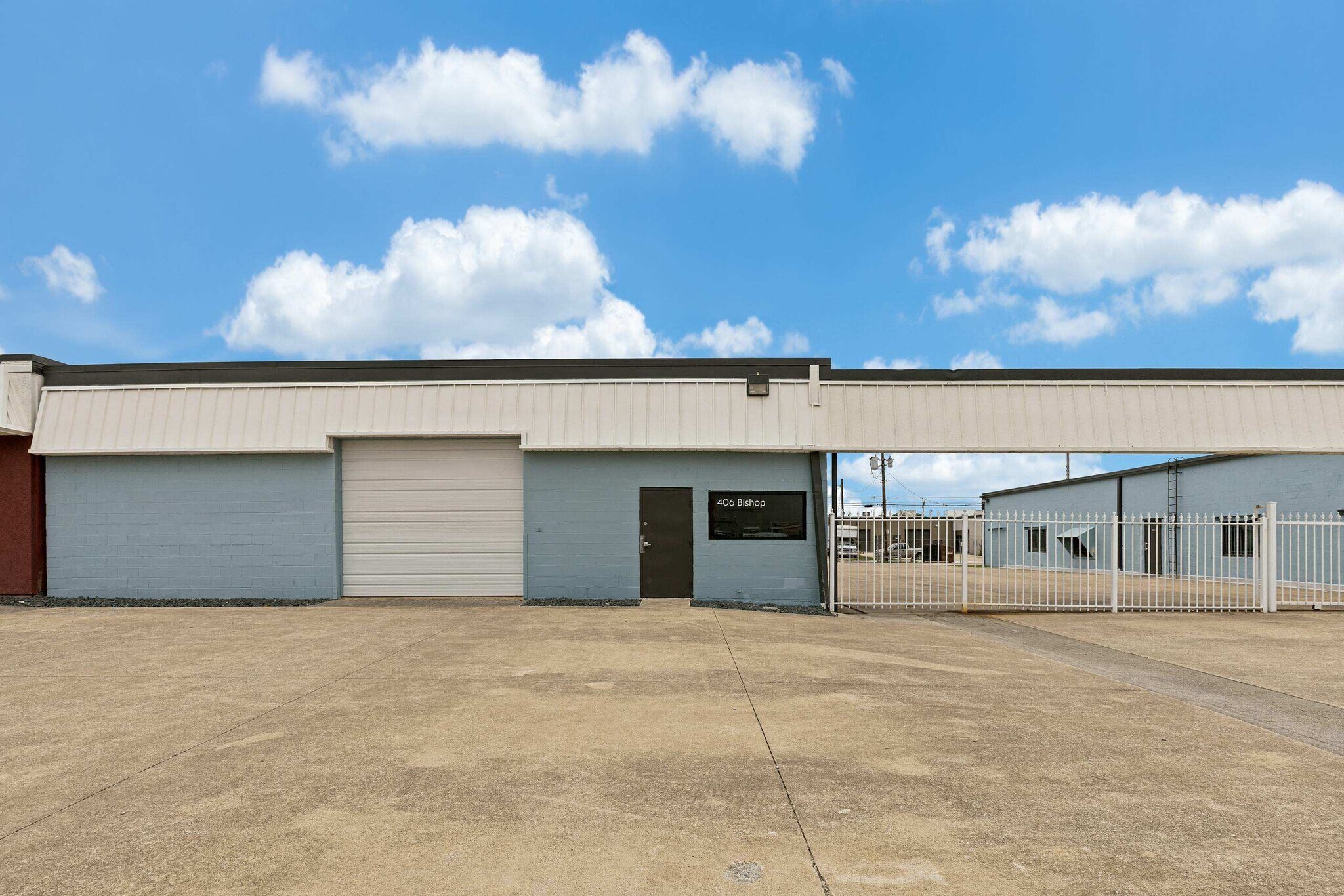406 Bishop Ave, Richardson, TX à louer Photo de l’immeuble– Image 1 sur 5