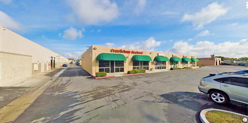 3639-3649 W McFadden Ave, Santa Ana, CA à louer - Photo de l’immeuble – Image 1 sur 2
