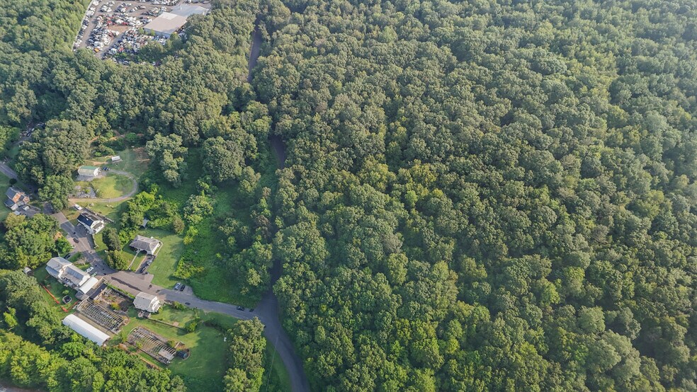 Frost Bridge Rd, Watertown, CT à vendre - Photo de l’immeuble – Image 2 sur 17