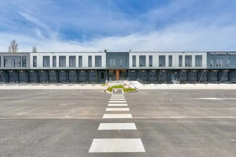 10 Avenue Des Frères Lumière, Trappes à louer - Photo de l’immeuble – Image 2 sur 10