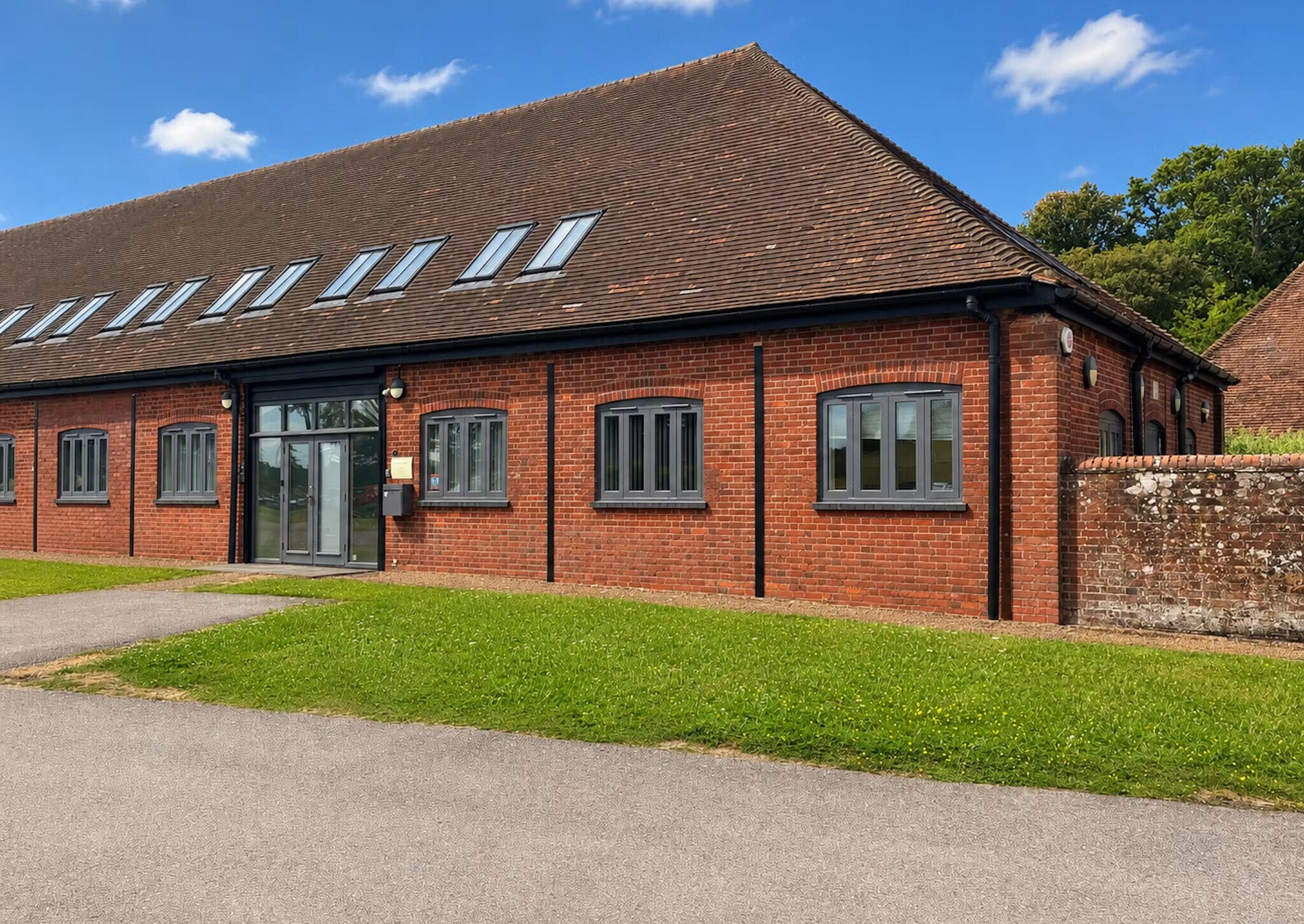 Manor Ct, Basingstoke à louer Photo de l’immeuble– Image 1 sur 4