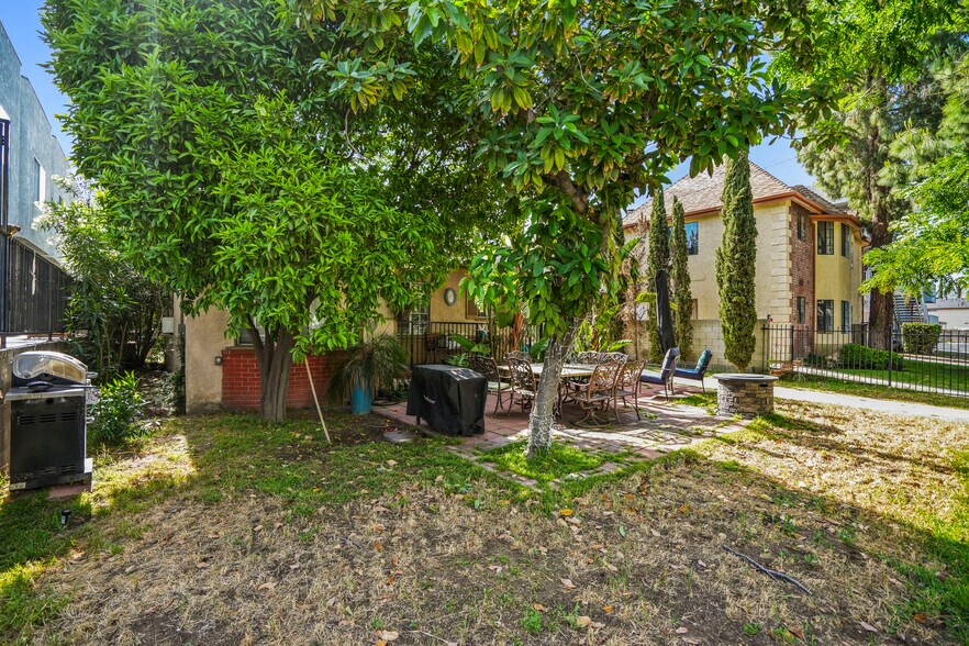 2247 N Niagara St, Burbank, CA à vendre - Photo de l’immeuble – Image 3 sur 5