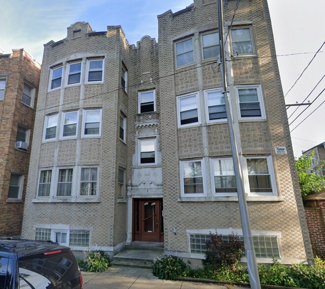949 E 84th St, Chicago, IL à vendre - Photo principale – Image 1 sur 4