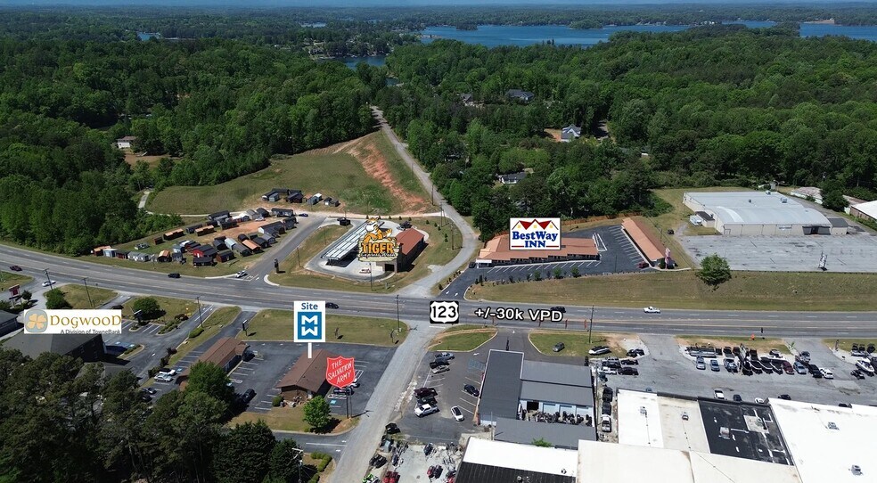 114 Nimmons Cir, Seneca, SC à louer - Photo de l’immeuble – Image 2 sur 18