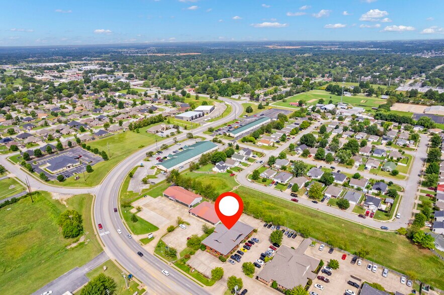 2964 W Huntsville Ave, Springdale, AR à louer - Photo de l’immeuble – Image 2 sur 21