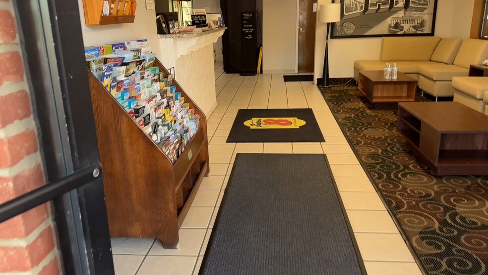 70 S Whitewoman St, Coshocton, OH à vendre - Vidéo sur l’annonce professionnelle – Image 2 sur 7
