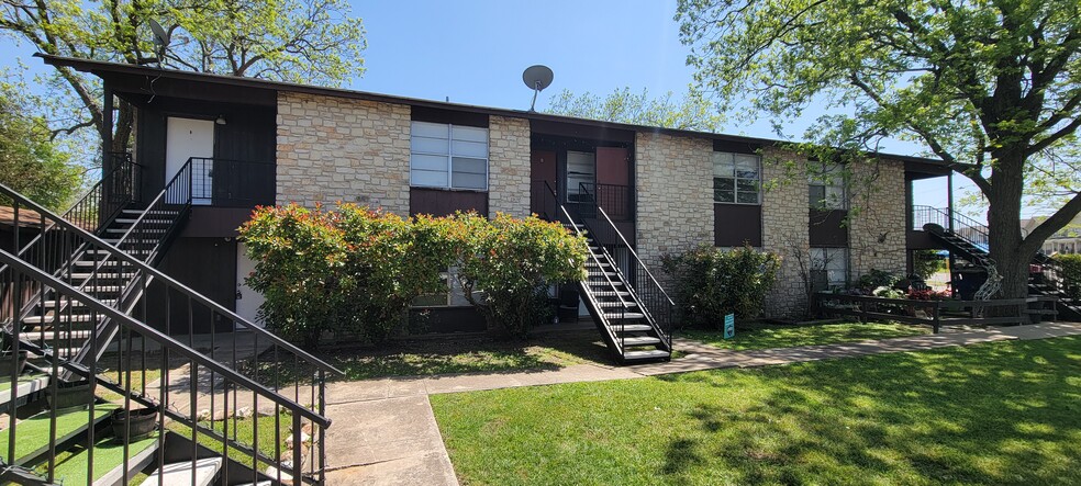 San Marcos Portfolio portefeuille de 3 biens à vendre sur LoopNet.fr - Photo de l’immeuble – Image 3 sur 16