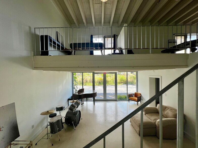 7251 NE 2nd Ave, Miami, FL à louer - Photo de l’immeuble – Image 3 sur 6