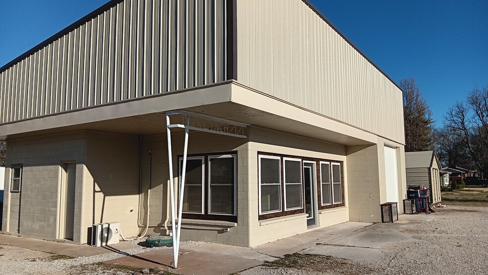 215 S 14th St, Sarcoxie, MO à vendre - Photo de l’immeuble – Image 1 sur 11