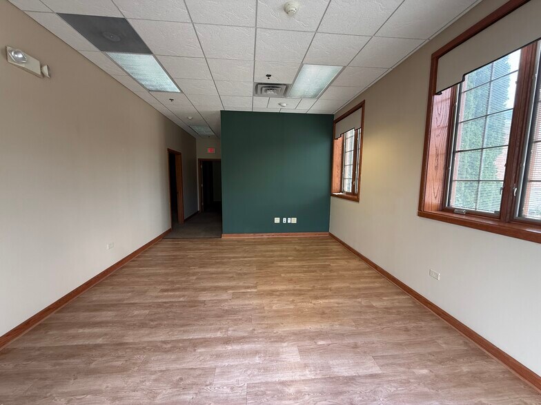 2429 Randall Rd, Carpentersville, IL à louer - Photo de l’immeuble – Image 2 sur 20