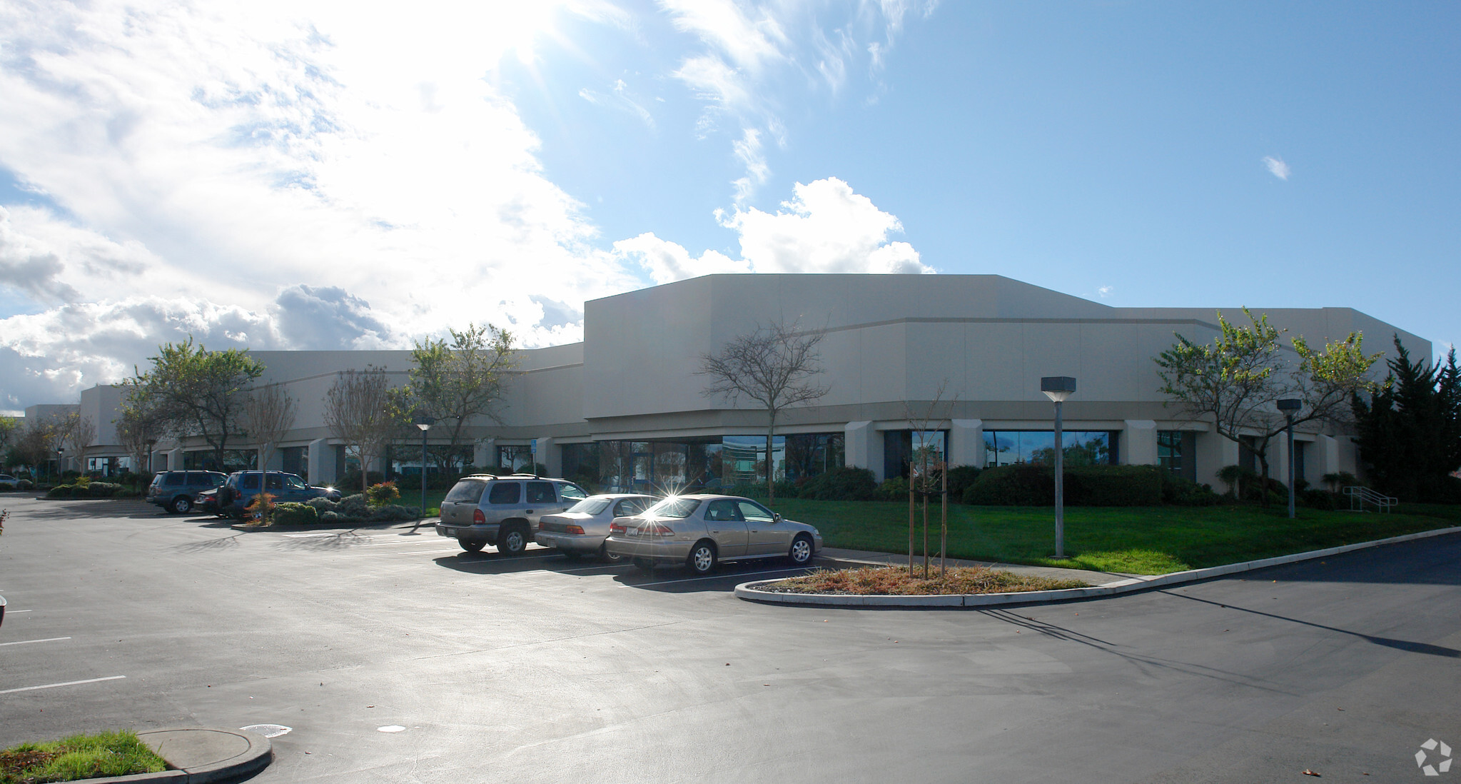 3601-3645 Westwind Blvd, Santa Rosa, CA à louer Photo principale– Image 1 sur 5