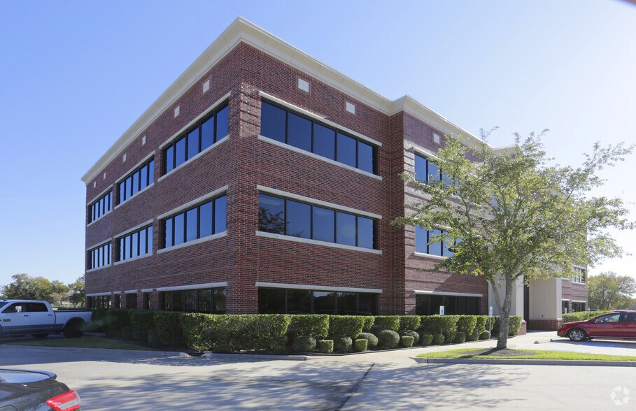 19855 Southwest Fwy, Sugar Land, TX à louer - Photo de l’immeuble – Image 3 sur 21