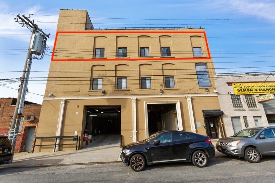 1532 127th St, College Point, NY à louer - Photo de l’immeuble – Image 1 sur 10
