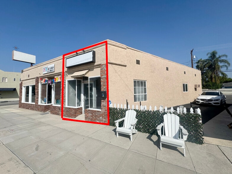 2225-2227 W Olive Ave, Burbank, CA à louer - Photo de l’immeuble – Image 2 sur 15