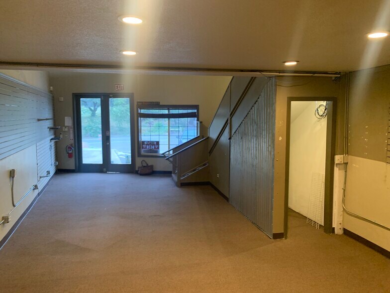 2210 Taylor Rd, Penryn, CA à louer - Photo de l’immeuble – Image 2 sur 8