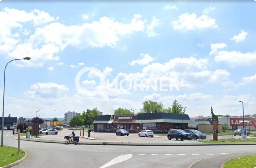 Local commercial dans Audincourt à louer - Photo de l’immeuble – Image 2 sur 2