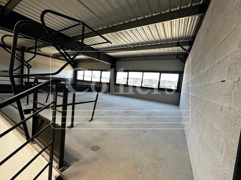 Bureau dans Gignac-la-Nerthe à louer - Photo de l’immeuble – Image 3 sur 7