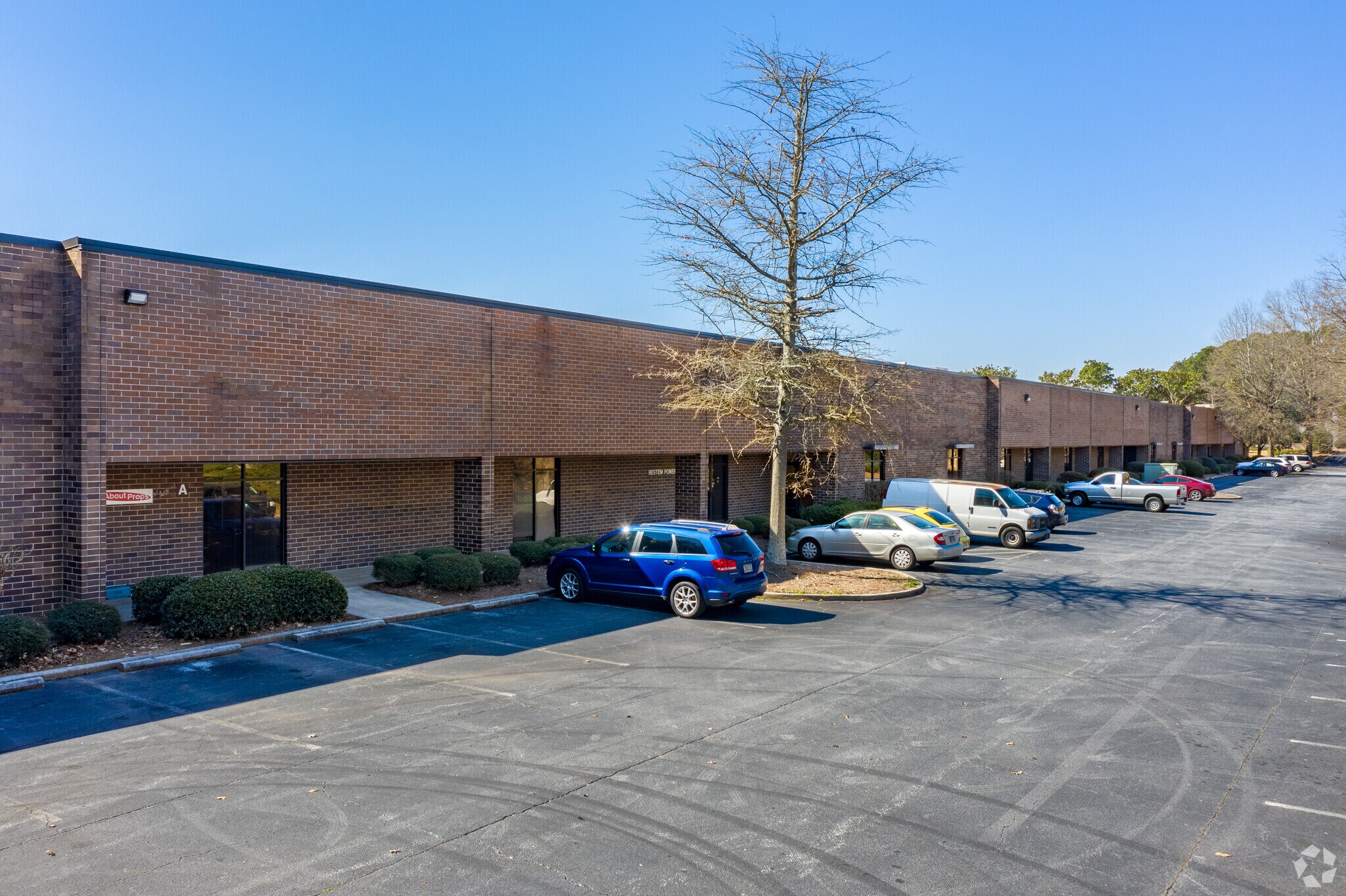 2189 Flintstone Dr, Tucker, GA à louer Photo principale– Image 1 sur 6