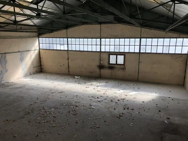 Plus de détails pour Local d'activités à louer