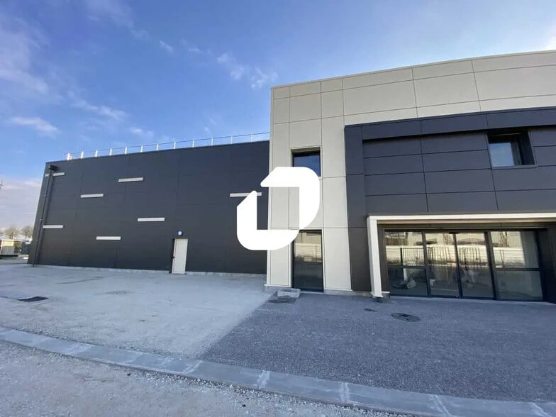 Bureau dans Le Mesnil-Amelot à louer - Photo de l’immeuble – Image 2 sur 9