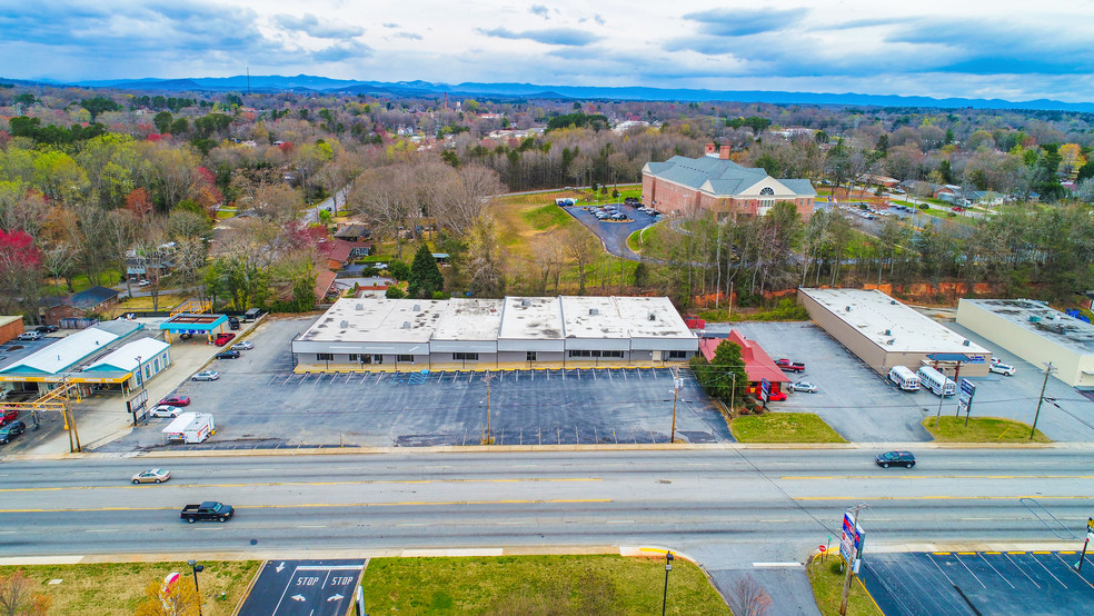 6210 Calhoun Memorial Hwy, Easley, SC à louer - Photo de l’immeuble – Image 2 sur 6