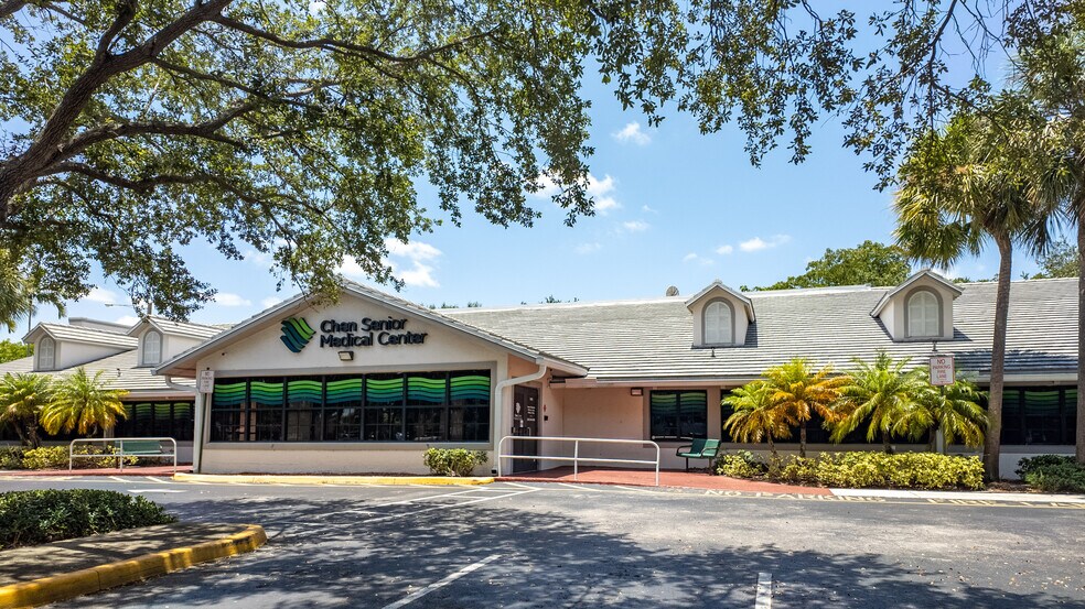 7401 W Commercial Blvd, Tamarac, FL à vendre - Photo de l’immeuble – Image 3 sur 31