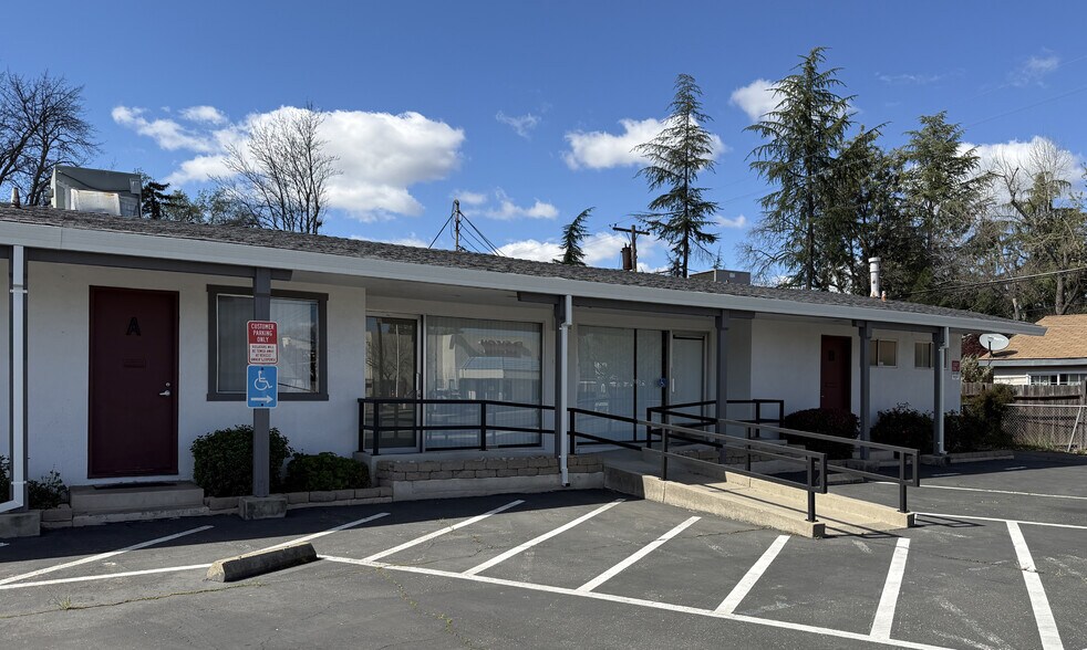 6045-6047 Hazel Ave, Orangevale, CA à louer - Photo de l’immeuble – Image 3 sur 5