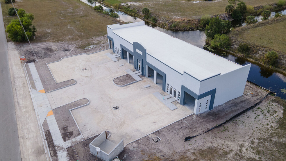 1913 NE 10th Ter, Cape Coral, FL à louer - Photo de l’immeuble – Image 3 sur 4