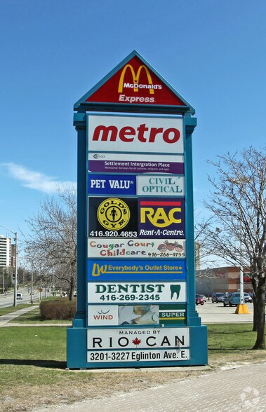 3205 Eglinton Ave E, Toronto, ON à louer - Photo de l’immeuble – Image 2 sur 4