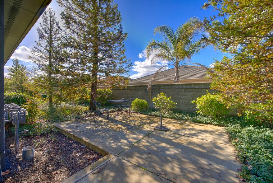 951 Reserve Dr, Roseville, CA à vendre - Photo de l’immeuble – Image 3 sur 12