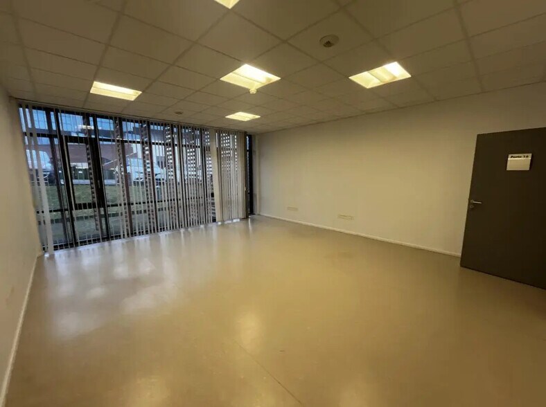 Bureau dans Boves à louer - Photo de l’immeuble – Image 1 sur 1