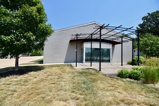 Plus de détails pour 208 Parkinson St, Normal, IL - Bureau à vendre