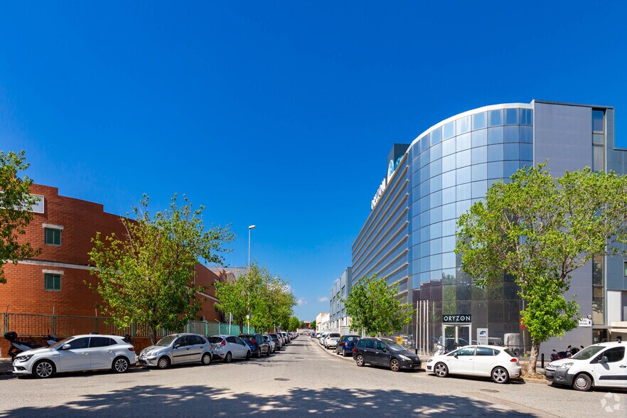 Carrer de Sant Ferran, 76, Cornellà de Llobregat, Barcelona à louer - Photo de l’immeuble – Image 2 sur 3