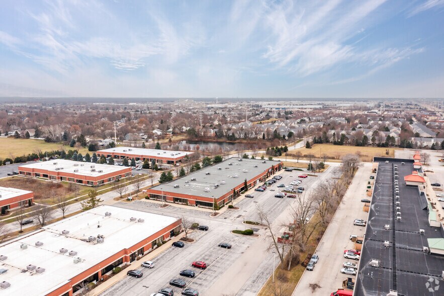 1272 Bond St, Naperville, IL à louer - Aérien – Image 3 sur 14