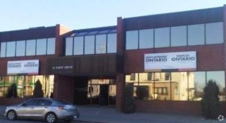 111 Simcoe St N, Oshawa, ON à louer Photo de l’immeuble– Image 1 sur 1