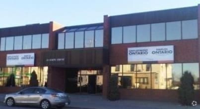 111 Simcoe St N, Oshawa, ON à louer Photo de l’immeuble– Image 1 sur 1