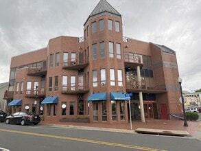 790 Station St, Herndon, VA à louer Photo de l’immeuble– Image 1 sur 10