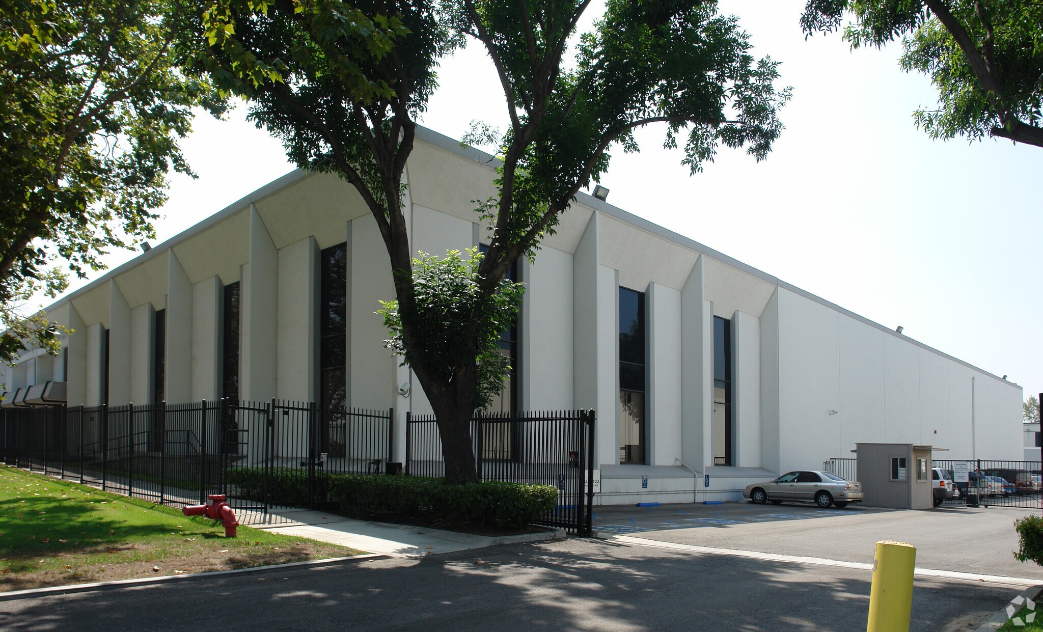 1300 W Artesia Blvd, Compton, CA à louer Photo principale– Image 1 sur 7