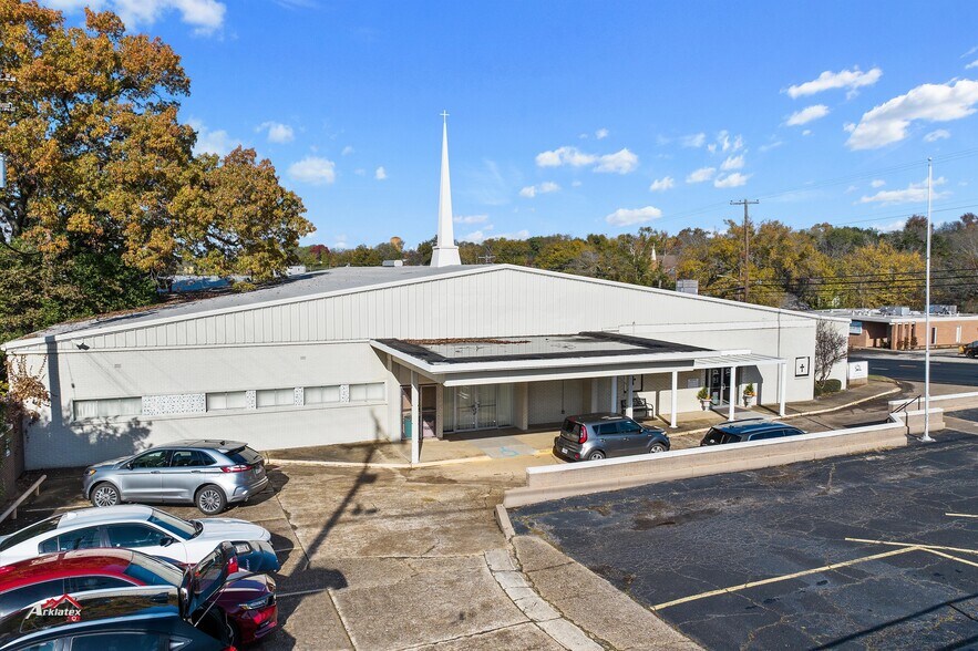 401 W Upshur Ave, Gladewater, TX à vendre - Photo de l’immeuble – Image 2 sur 25