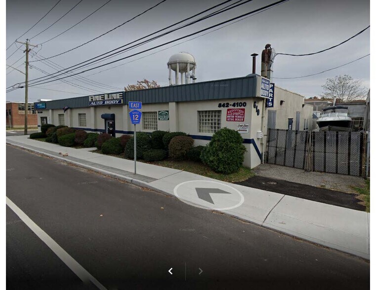 610 Oak St, Copiague, NY à vendre - Photo de l’immeuble – Image 1 sur 5